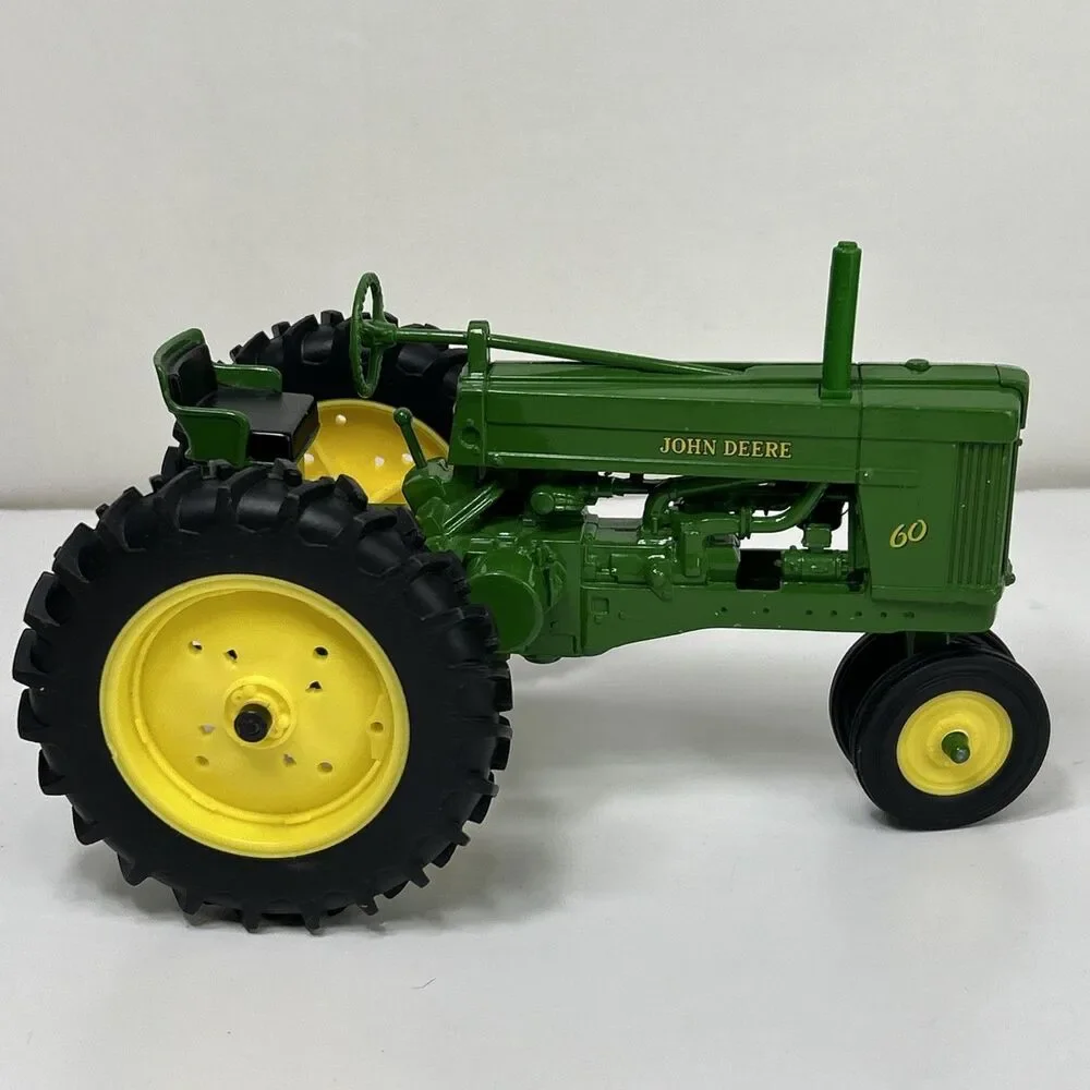 ERTL John Deere Model 60 Tractor 1/16 Die Cast Farm Toy #15189 Green